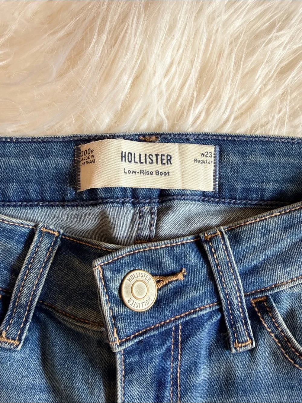 Hollister Women's Straight Leg Medium Blue Denim Jeans
